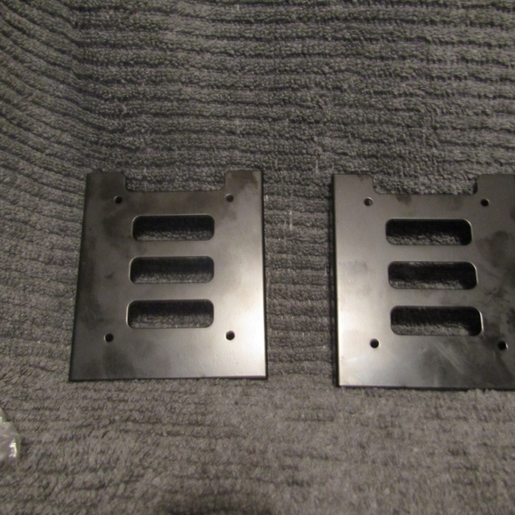 GLOTRENDS 2.5 to 3.5 Inch SSD HDD Holder Metal Mounting Bracket - Picture 1 of 4